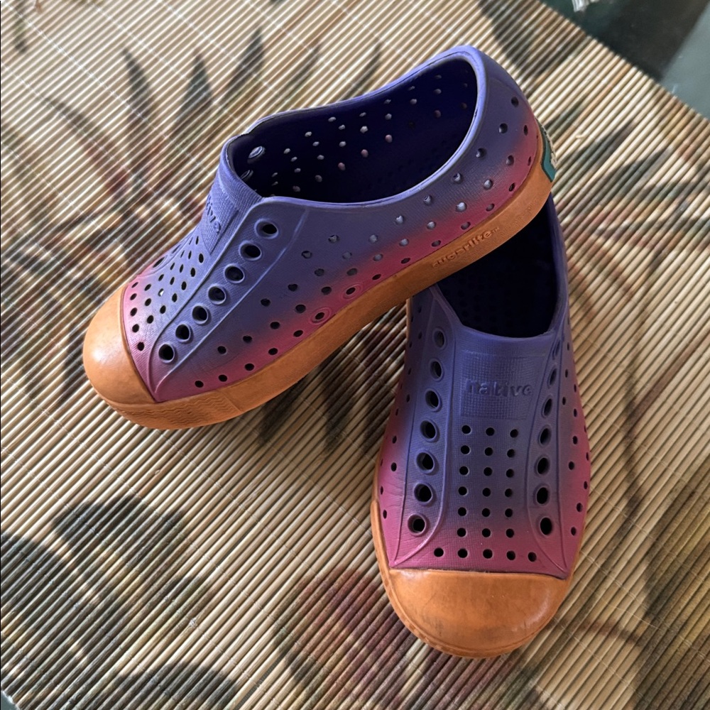 Native Jefferson slip on ~ toddler girls ~sz 8